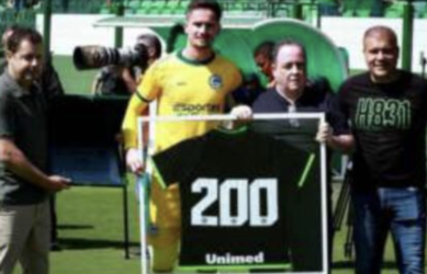 Tadeu – 200 partidas no Goiás