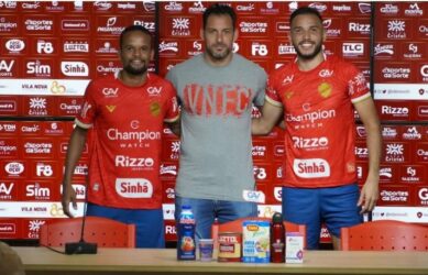 Vila Nova apresenta o atacante João Celeri  e lateral direito Léo Duarte