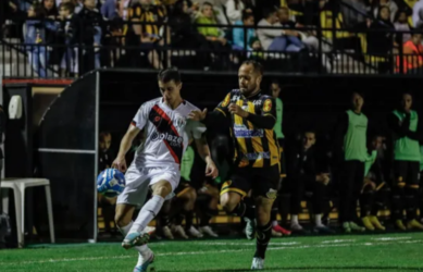 Atlético faz dois no fim e busca empate