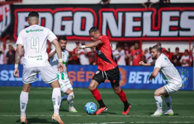 Atlético-GO mantém embalo, vence o Juventude e cola no G-4 da Série B