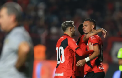 Atlético-GO vence o Criciúma em casa e volta a se aproximar do G-4