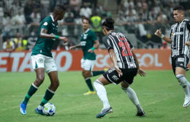 Com um a menos, Atlético-MG vence Goiás