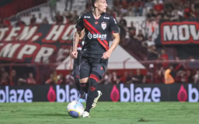 Com dois jogadores a mais, São Paulo bate o Atlético-GO e vence a primeira no Brasileiro