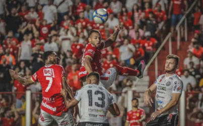Vila Nova marca no apagar das luzes e vence o Operário-PR no OBA
