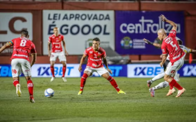 Vila vence o Novorizontino com gol nos acréscimos e pula para o G-4