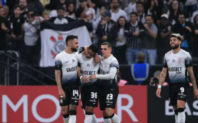 Corinthians goleia o Argentinos Jrs e se garante pelo menos em repescagem da Copa Sul-Americana