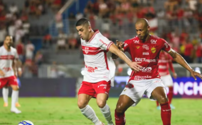 Com gol de Anselmo Ramon, CRB vence o Vila Nova e sobe na tabela