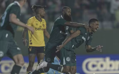 Goiás vence confronto direto contra o Sport e pula para a liderança