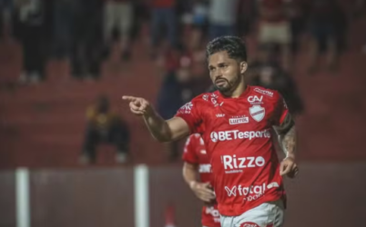 Com dois gols de Alesson, Vila Nova vira e vence a Ponte Preta no OBA