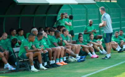 Goiás fica a três pontos do G-4 restando duas rodadas para o fim