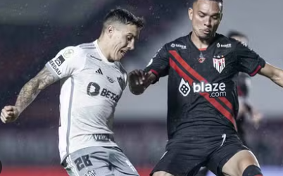 Com gol de Janderson no fim, Atlético-GO vence time misto do Galo