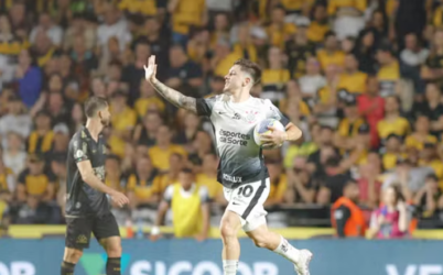 Corinthians reage no segundo tempo, vence o Criciúma e entra no G-8