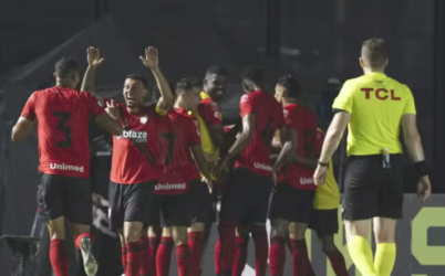 Vasco busca empate contra o lanterna Atlético-GO e evita o pior em São Januário