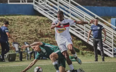 Goiás vence o Anápolis com gol de pênalti polêmico
