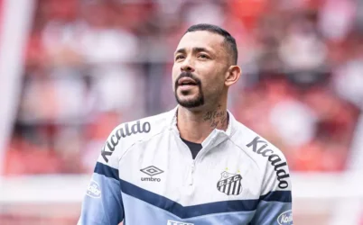 O Atlético Goianiense acertou a contratação do goleiro Vladimir, de 35 anos, para ser o novo camisa 1 do Dragão na temporada, após a saída de Ronaldo para o Bahia. 