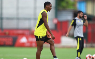 Flamengo busca negociar Lorran e mais 3 jogadores na atual janela de transferências