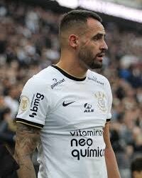 Ex-Corinthians, Renato Augusto pode deixar o Fluminense para assinar com outra equipe