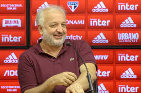 São Paulo analisa mercado e pode reforçar ataque