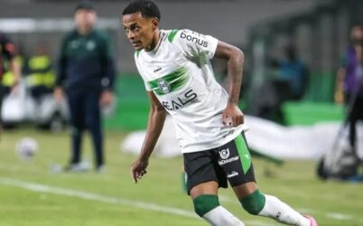 Atacante do Coritiba se pronuncia após sofrer agressão em festa