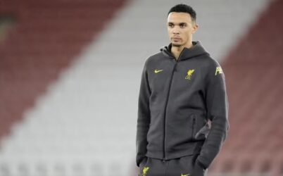 Alexander-Arnold anuncia saída do Liverpool: “Vivenciar um novo desafio”