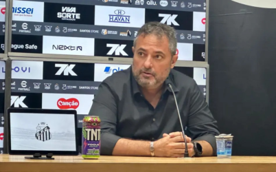 Alexandre Mattos é apresentado no Santos e fala sobre reforços: ‘Não vamos fazer loucura’