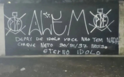 Muro de sede do Corinthians é pichado e torcida manda recado para Memphis