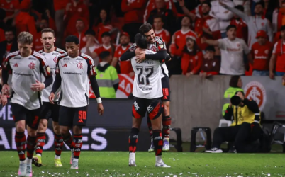 Melhores Momentos: com chuva de papel no Beira-Rio, Flamengo vence Internacional na Libertadores