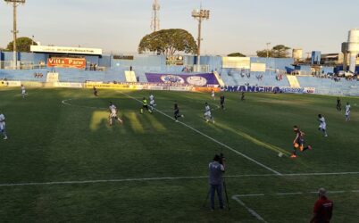 Goiatuba vira o jogo, elimina Aparecidense e garante vaga nas quartas da Série D