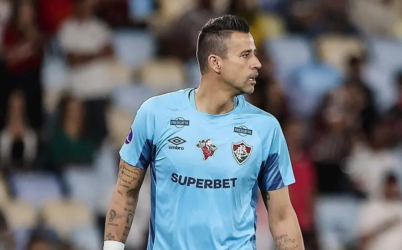 Cruzeiro homenageia Fábio, do Fluminense, por recorde de jogos no futebol