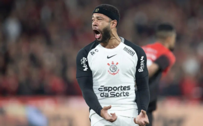 Memphis Depay, do Corinthians, detona grama sintética da Arena da Baixada: ‘Mata o jogo’