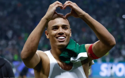 Joia e capitão da base, Robson renova contrato com o Palmeiras