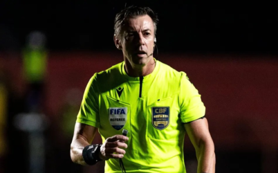 Decisão de Claus em Palmeiras x Bragantino divide opiniões: ‘Complicado’