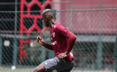 De olho no Palmeiras, São Paulo tem novidades em reapresentação