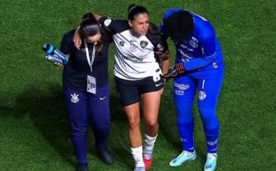 Meia do Corinthians deixa campo com dores e vira preocupação na Libertadores Feminina