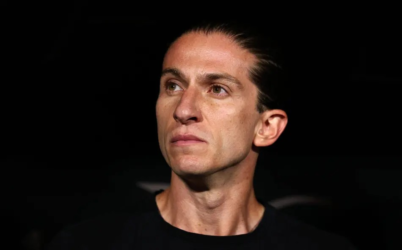 Torcida do Flamengo manda recado a Filipe Luís após vitória contra o Botafogo