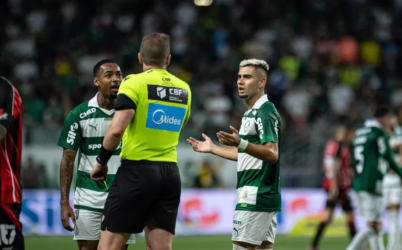 ‘Vocês foram ridículos’, registra árbitro de Palmeiras x Vitória após expulsar Andreas