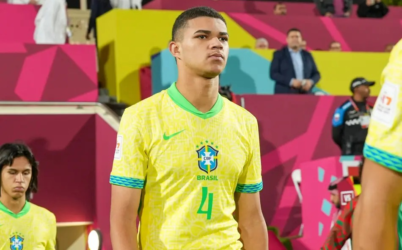 Chelsea e Manchester United abrem negociação por zagueiro do Grêmio, destaque do Mundial Sub-17