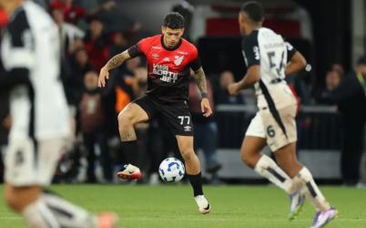 Athletico rescinde contrato com volante que jogou 46 minutos