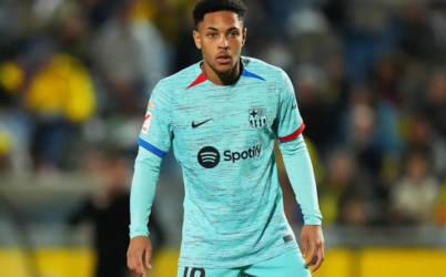 Vitor Roque recordista, meia do Flamengo procurado e saídas no Santos são destaques do mercado