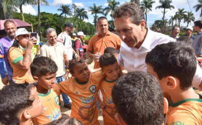 Prefeito Vilela visita GO Cup, maior campeonato infantil de futebol do mundo sediado em Aparecida