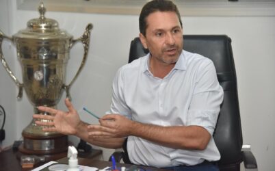 Prefeito Vilela sanciona lei que reajusta piso salarial dos professores