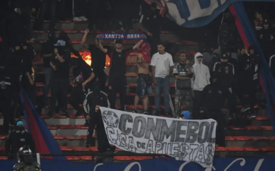 Invasão, fogo, caos e medo levam ao cancelamento de jogo do Flamengo na Libertadores