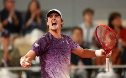 João Fonseca entra para top 5 após maratona de 14 horas em Roland Garros