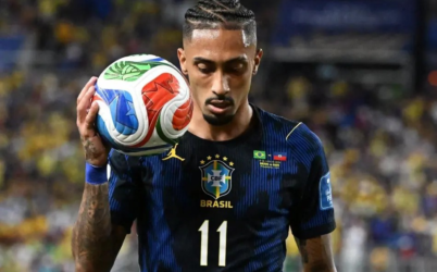 Raphinha acelera recuperação e fica perto de voltar ao Brasil