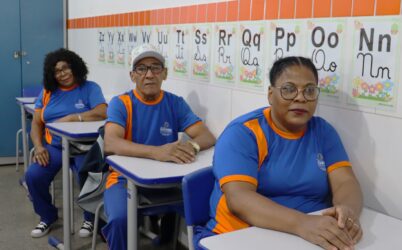 Educação de jovens e adultos da Prefeitura transforma trajetória de família que voltou a estudar na mesma sala