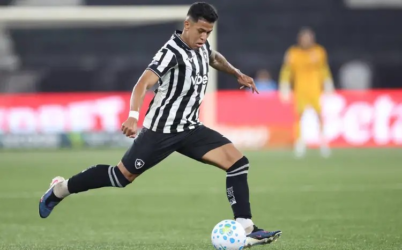 Matheus Martins trava negociação com clube russo após pedida salarial; Botafogo já deu ‘ok’
