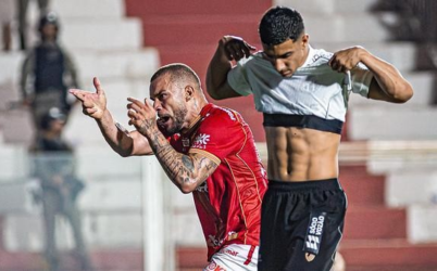 Goiás, Atlético e Vila Nova vencem e sobem na tabela