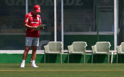 Palmeiras retorna às atividades com Abel, e Paulinho vai ao gramado