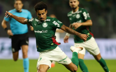 Lucas Evangelista engata maior sequência como titular e se consolida no Palmeiras